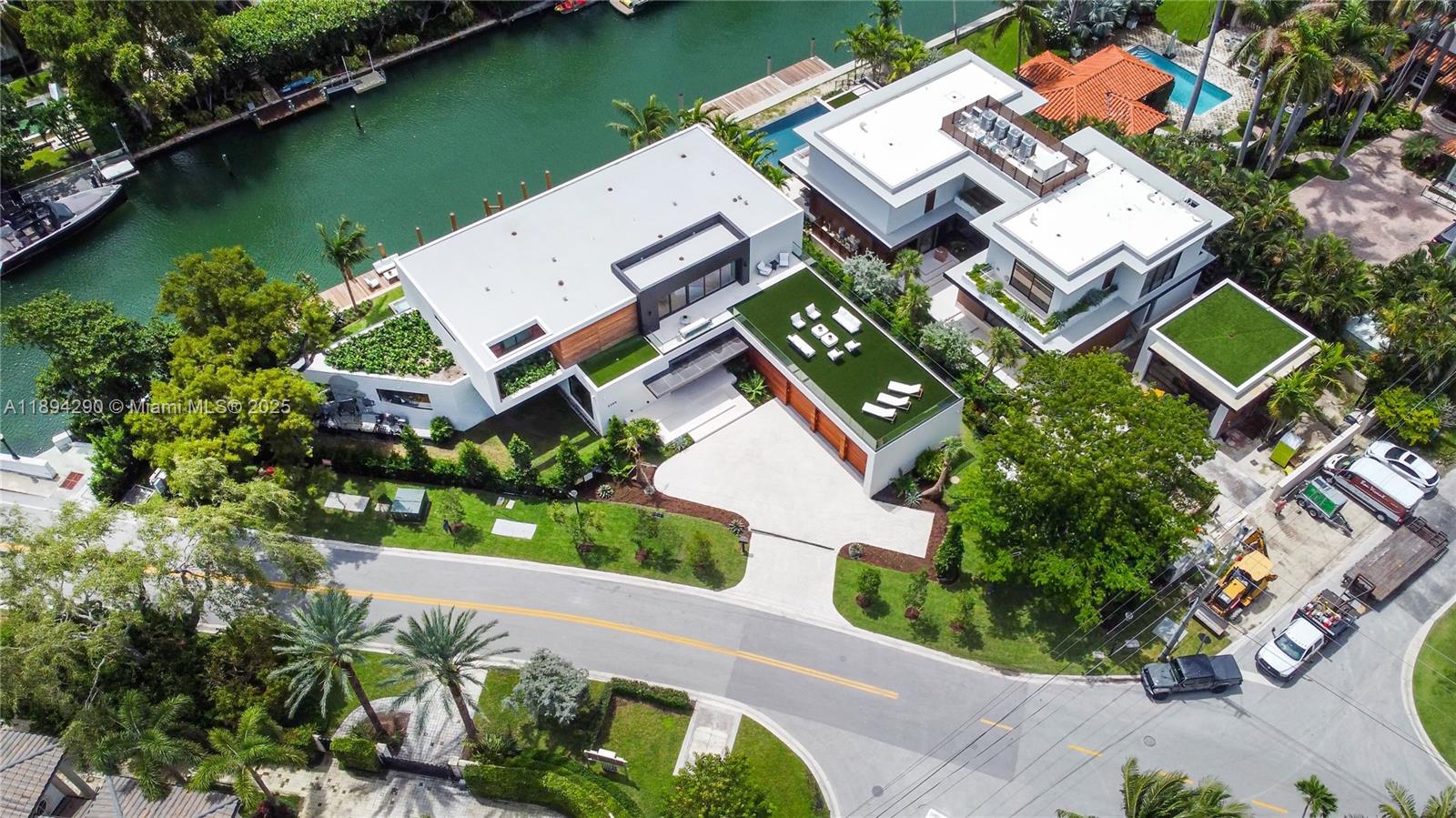 2288 Sunset Dr Miami Beach, FL 33140