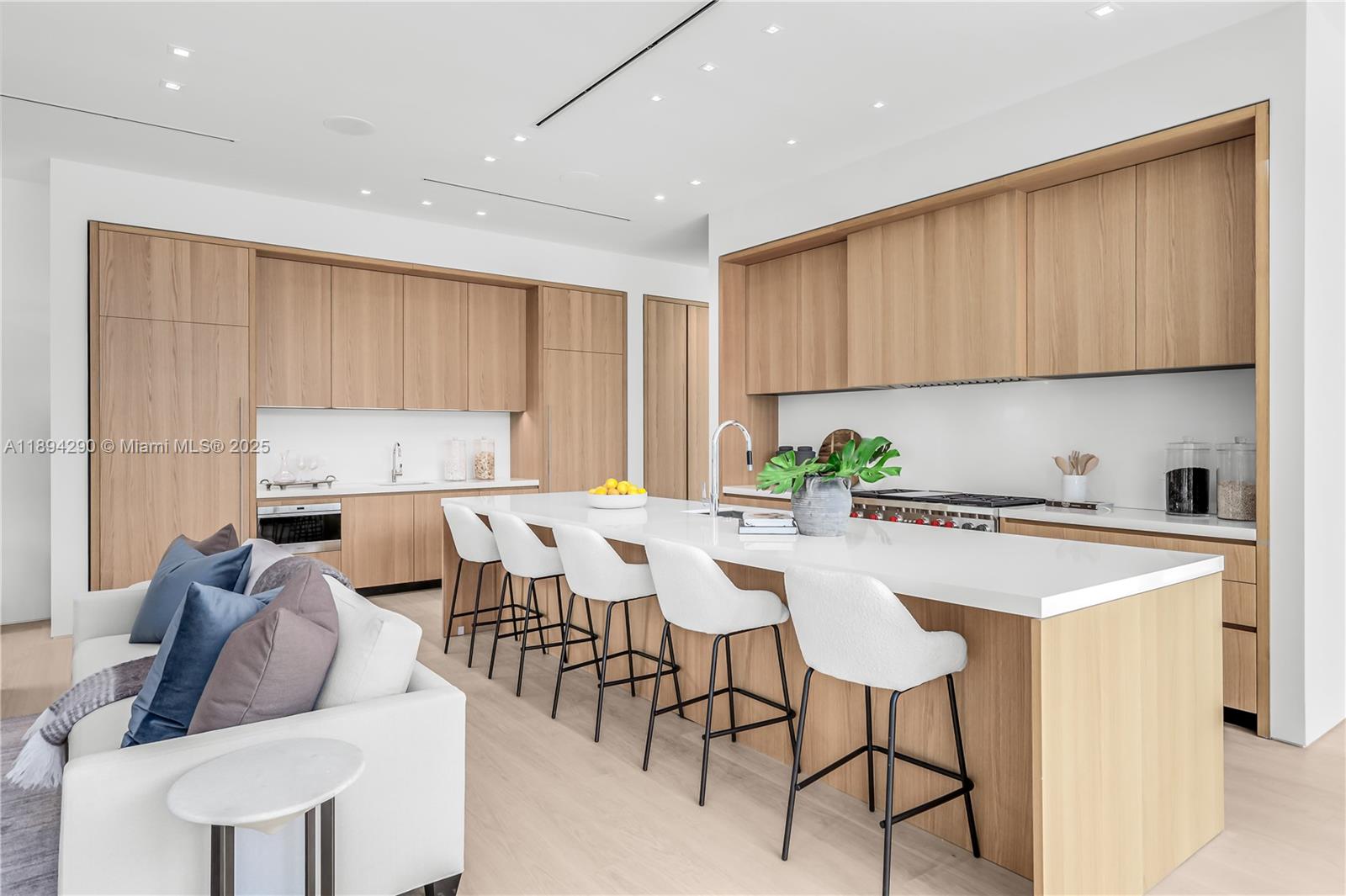 2288 Sunset Dr Miami Beach, FL 33140