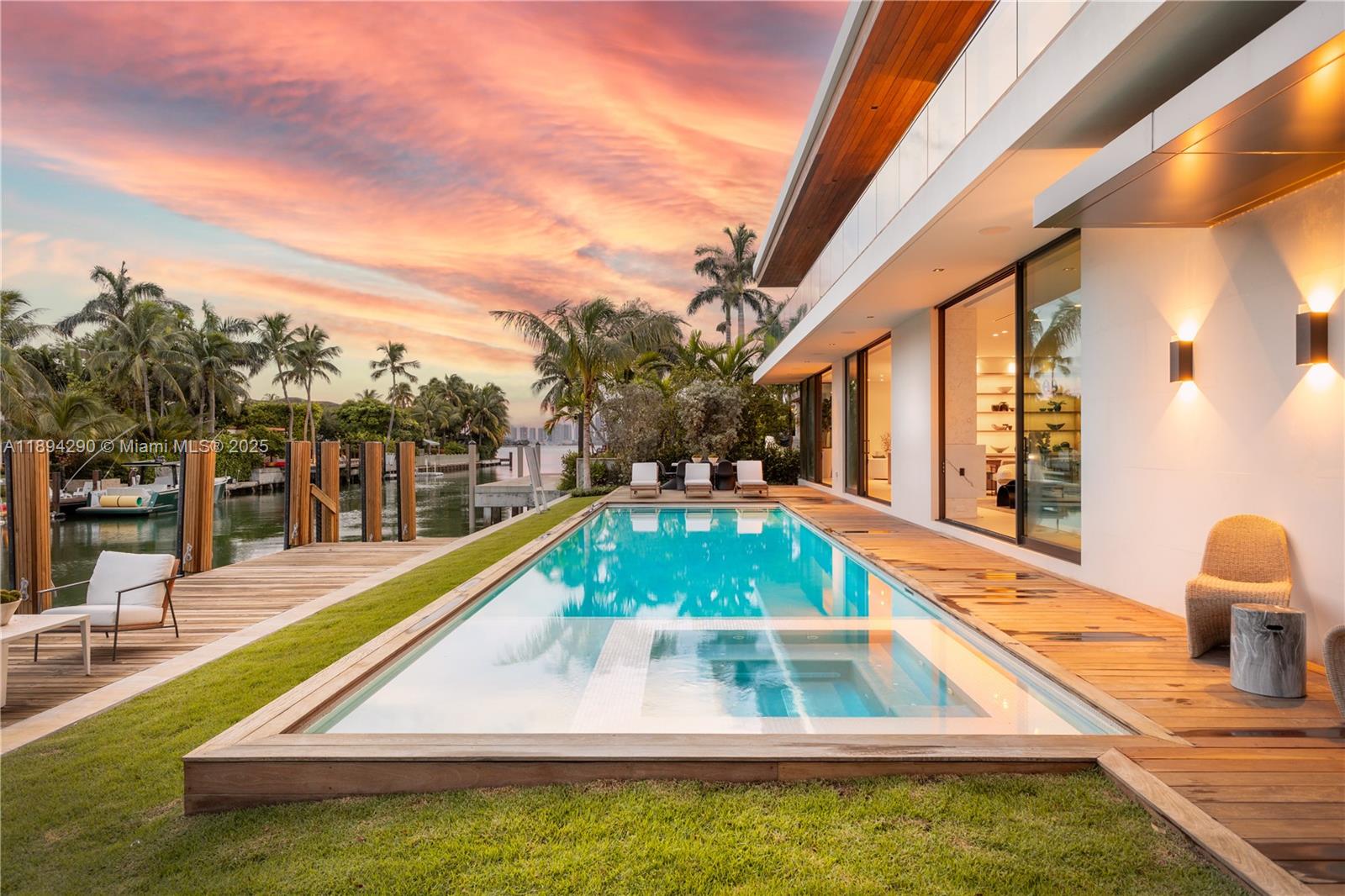 2288 Sunset Dr Miami Beach, FL 33140