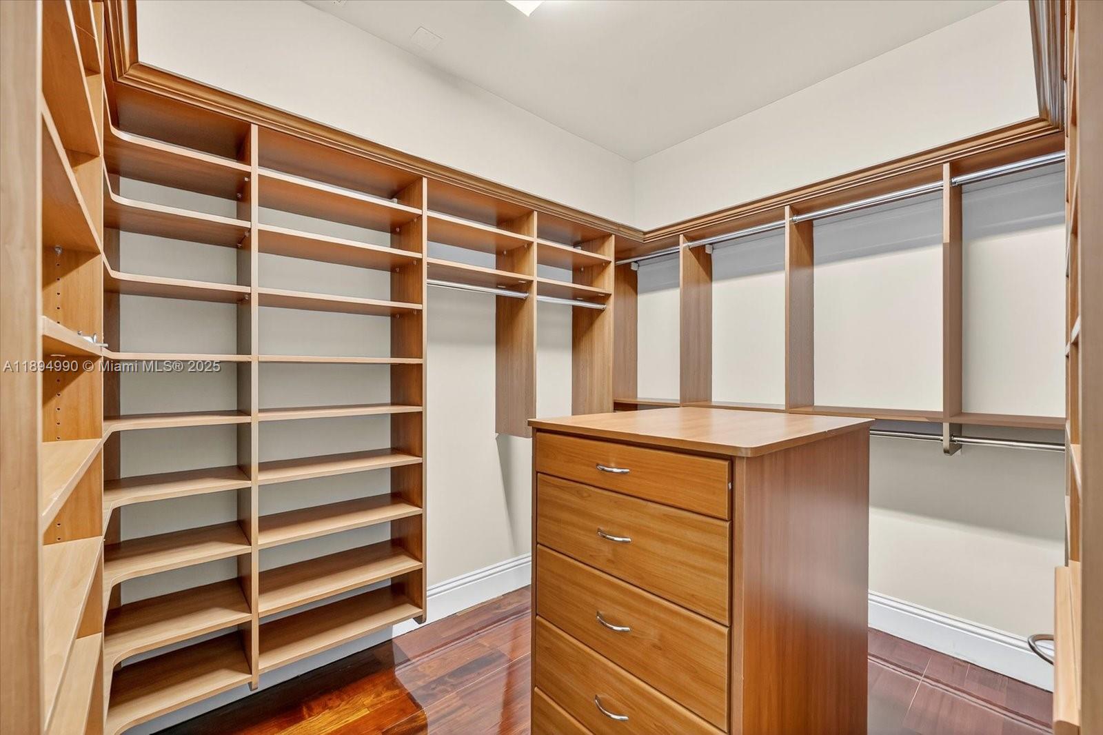 7975 SW 52nd Ct Miami, FL 33143