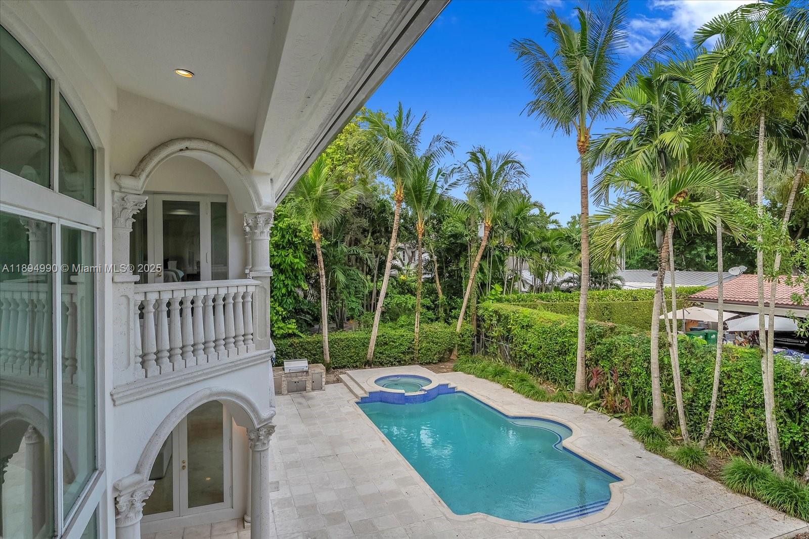 7975 SW 52nd Ct Miami, FL 33143