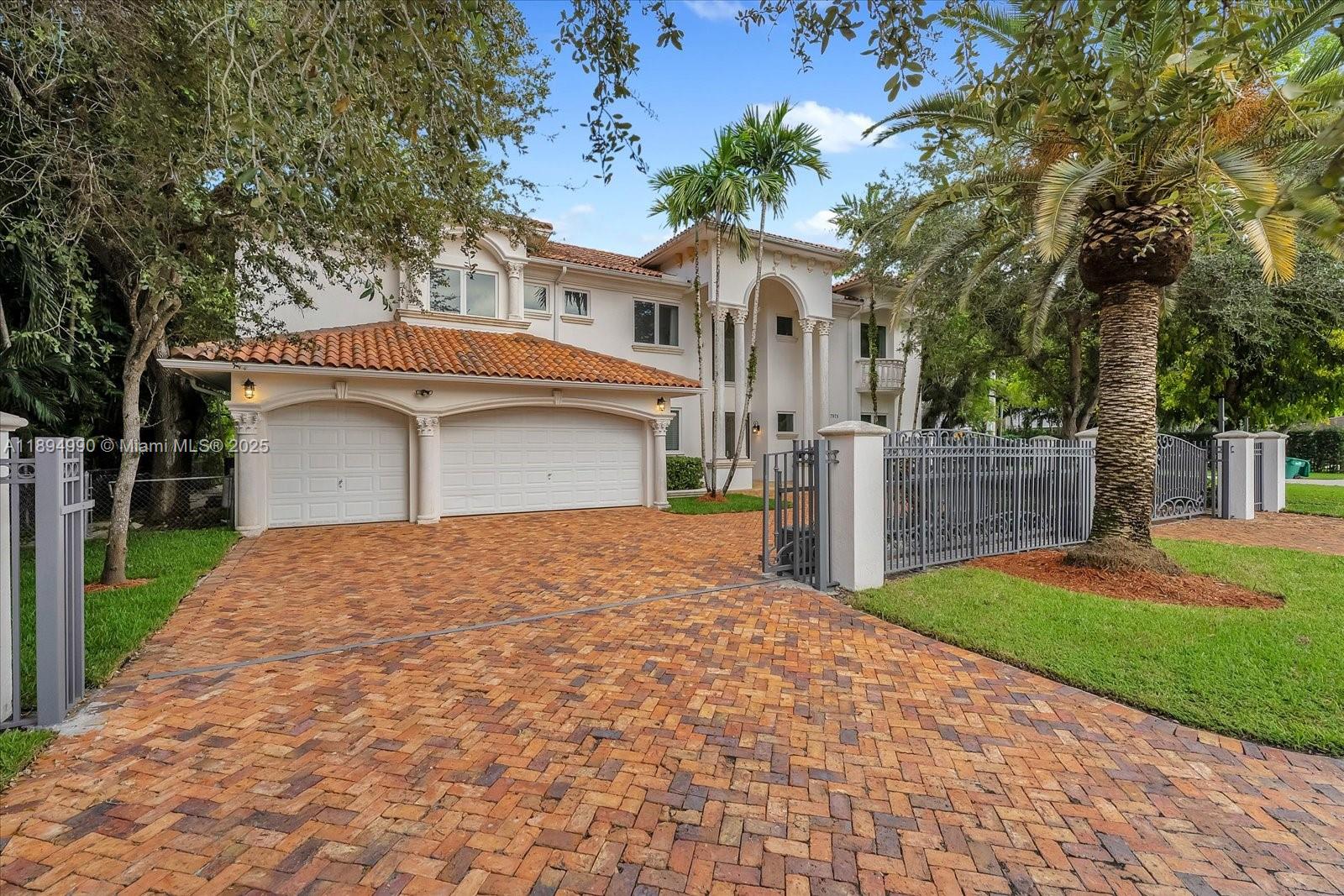 7975 SW 52nd Ct Miami, FL 33143