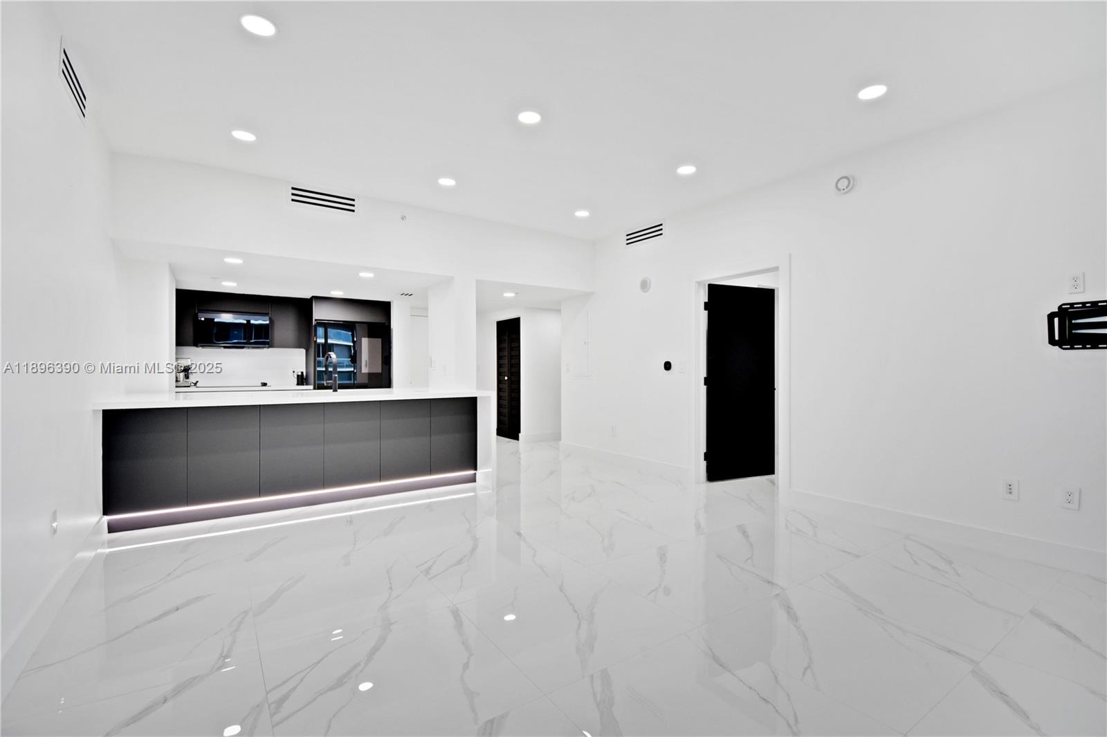 1800 N Bayshore Dr #512