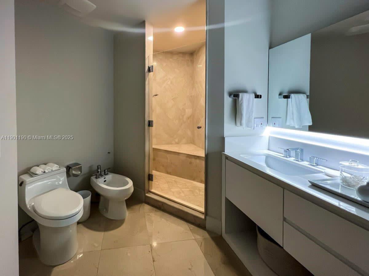 100 S Pointe Dr #2201 Miami Beach, FL 33139