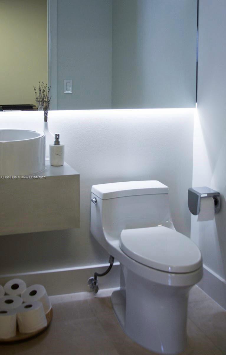 100 S Pointe Dr #2201 Miami Beach, FL 33139