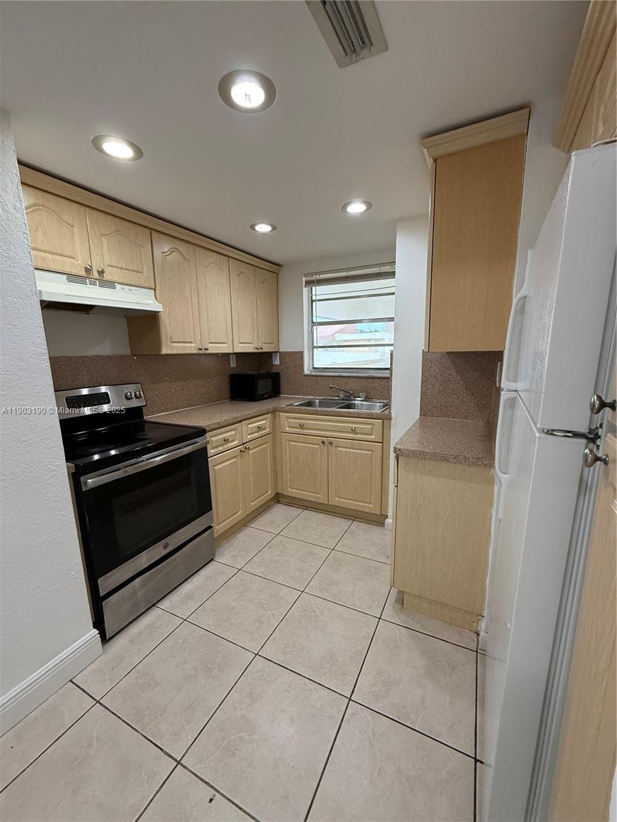 8820 Fontainebleau Blvd #403