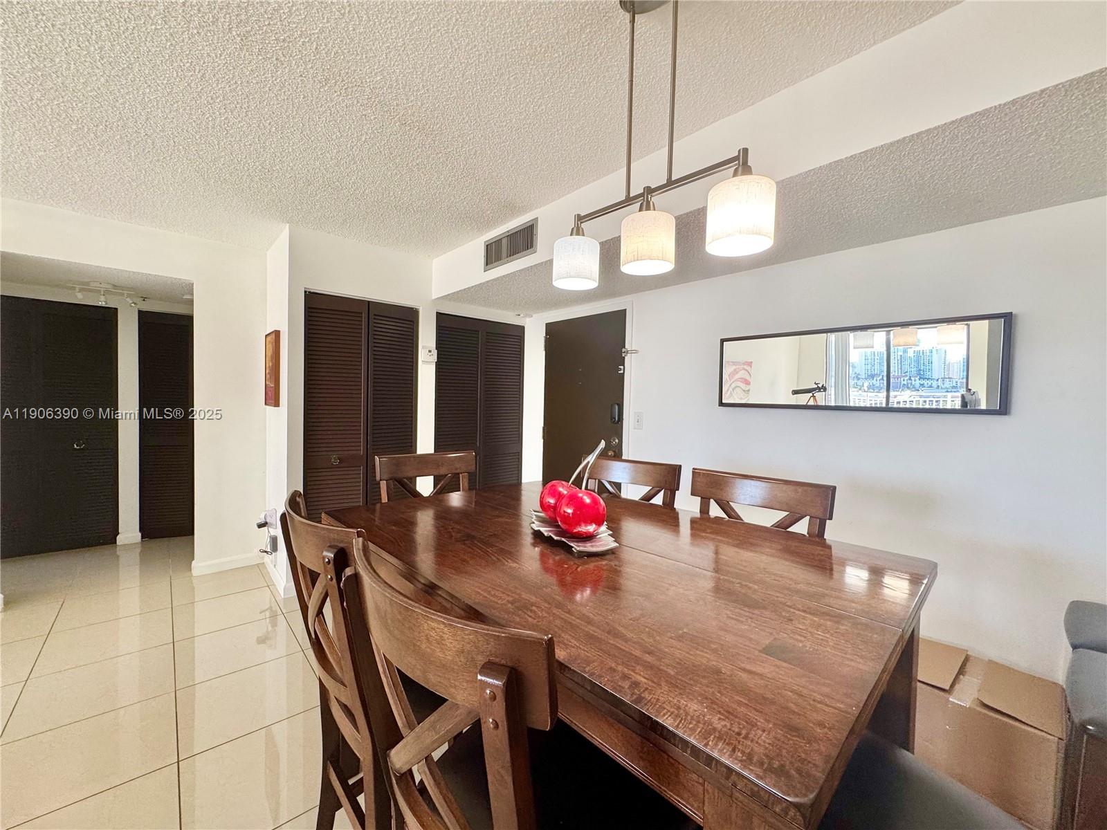 image Winston Towers 60013