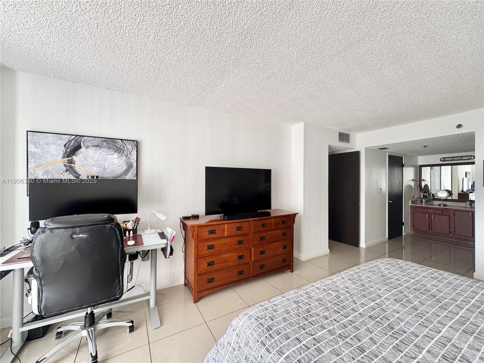 image Winston Towers 60021