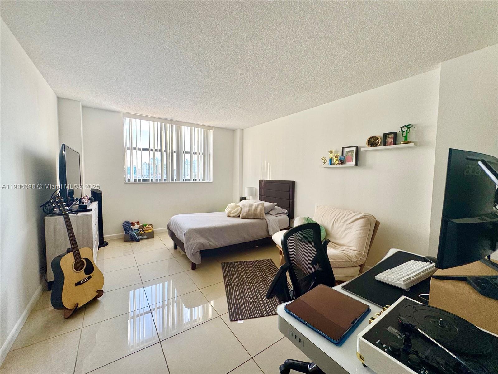 image Winston Towers 60024