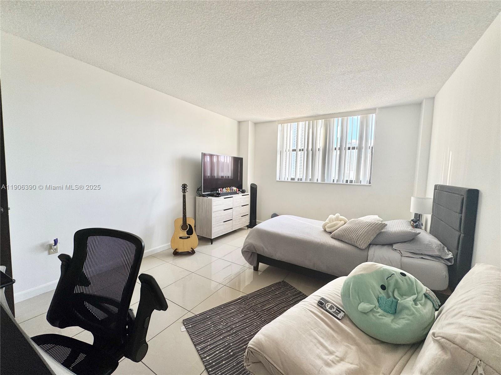 image Winston Towers 60025