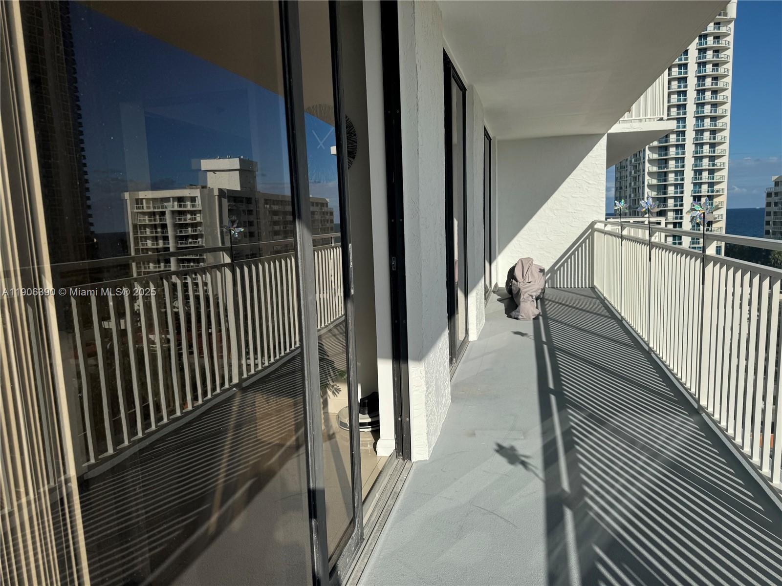 image Winston Towers 6008