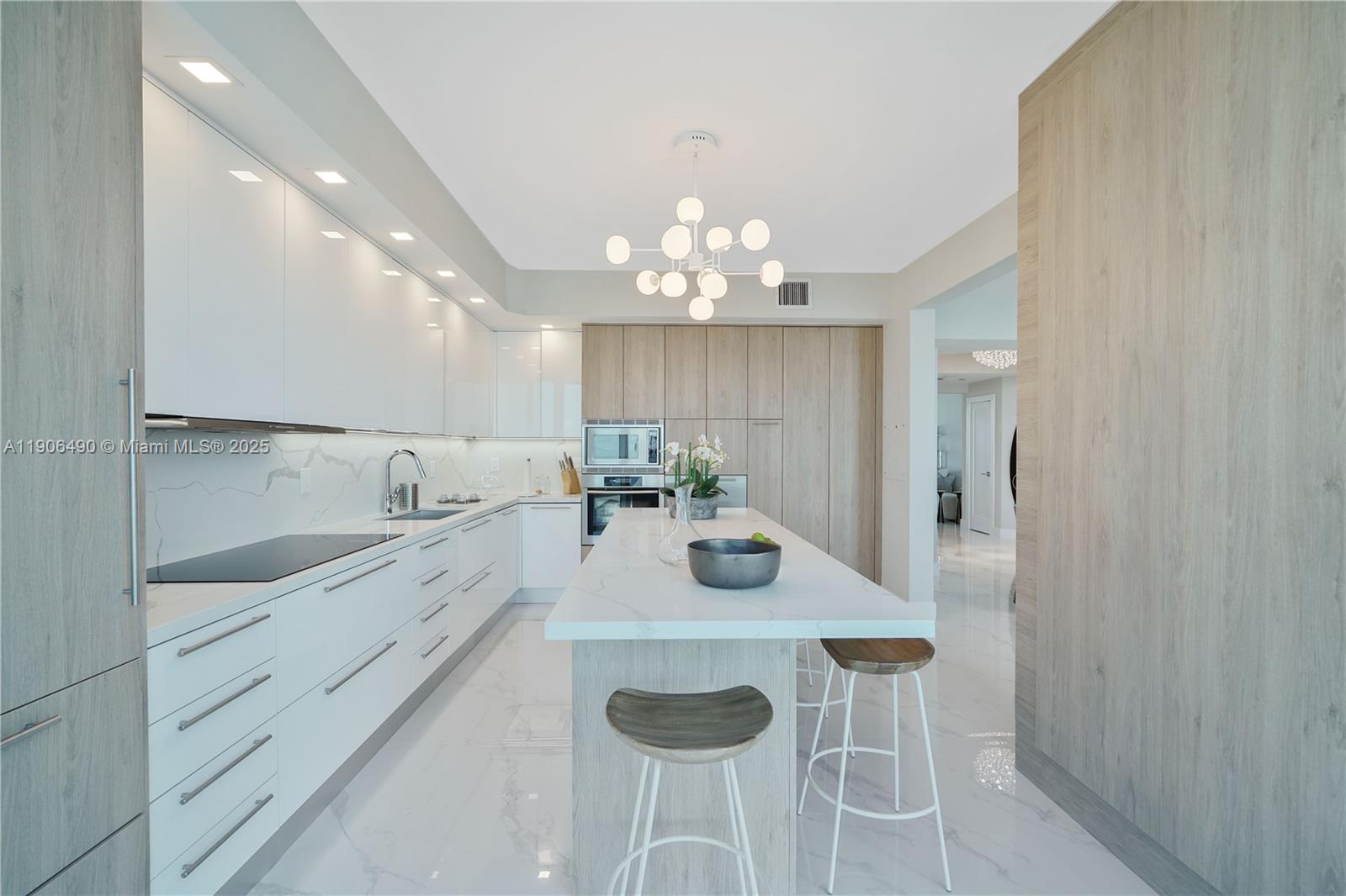 300 S Pointe Dr #4306 Miami Beach, FL 33139