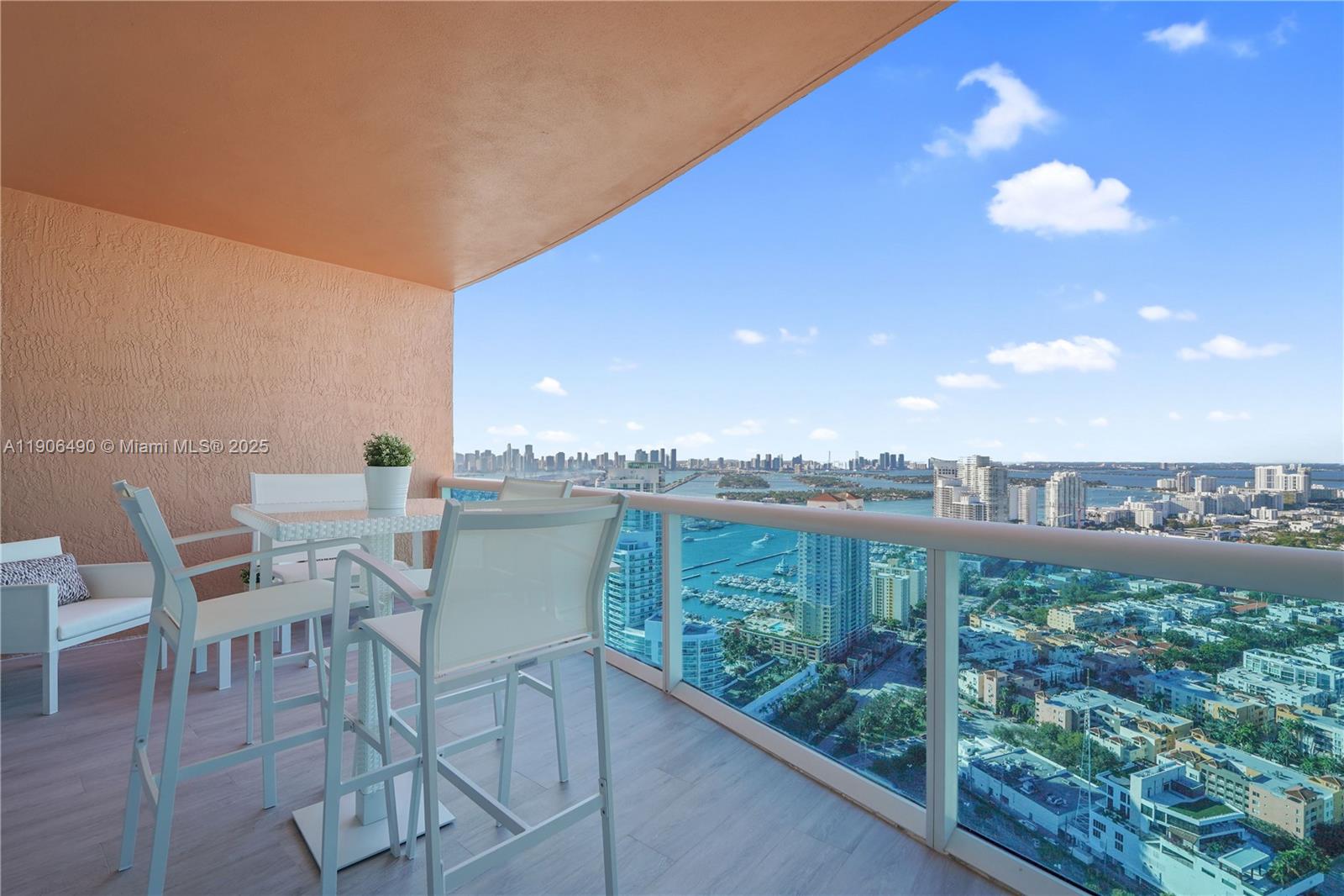 300 S Pointe Dr #4306 Miami Beach, FL 33139