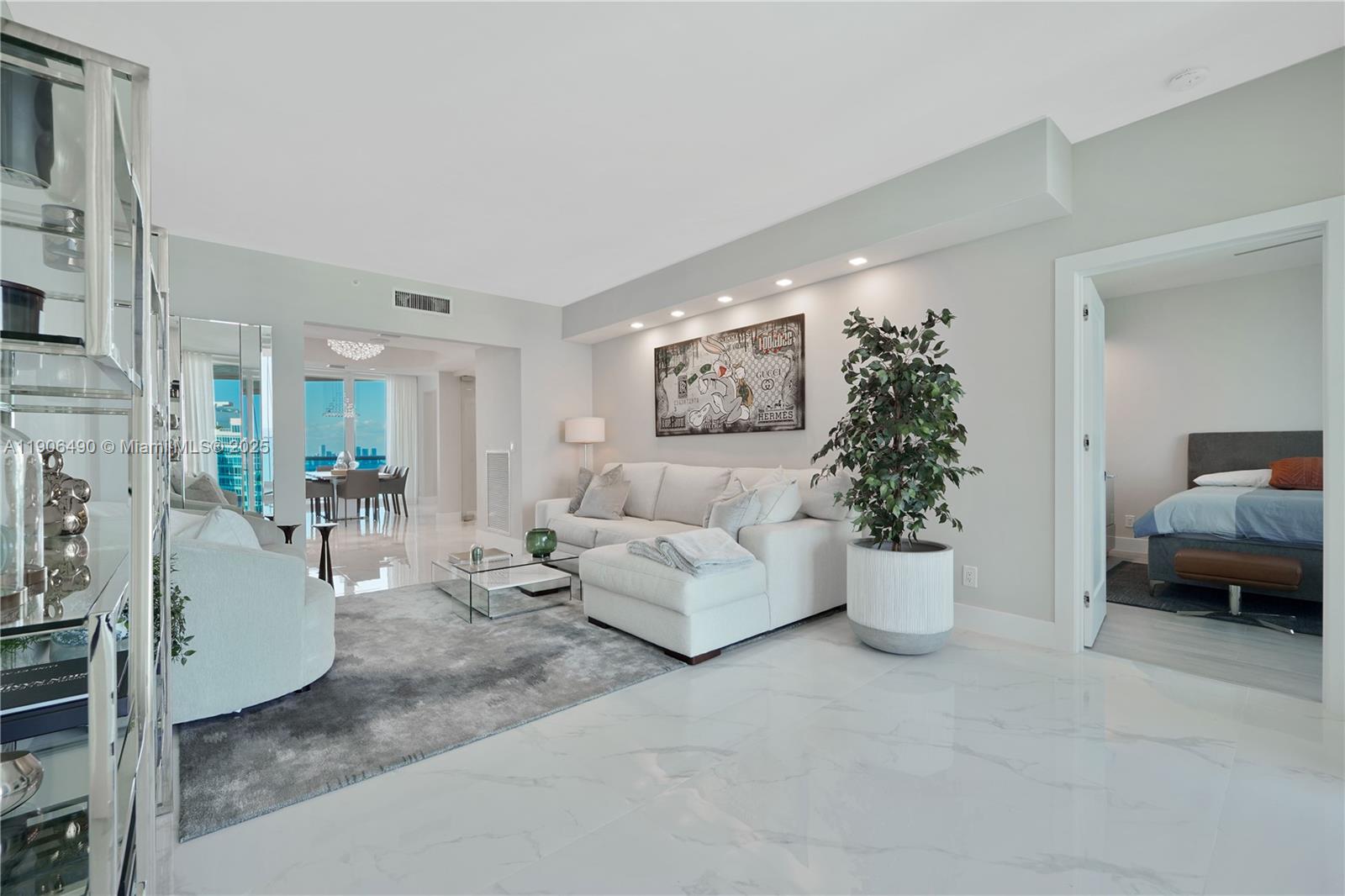 300 S Pointe Dr #4306 Miami Beach, FL 33139