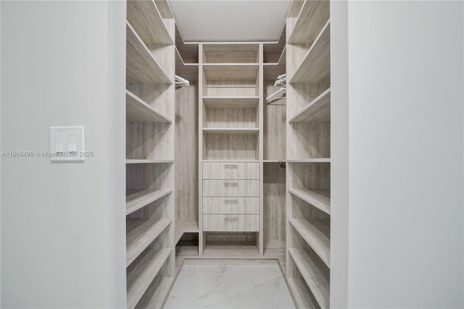 300 S Pointe Dr #4306 Miami Beach, FL 33139