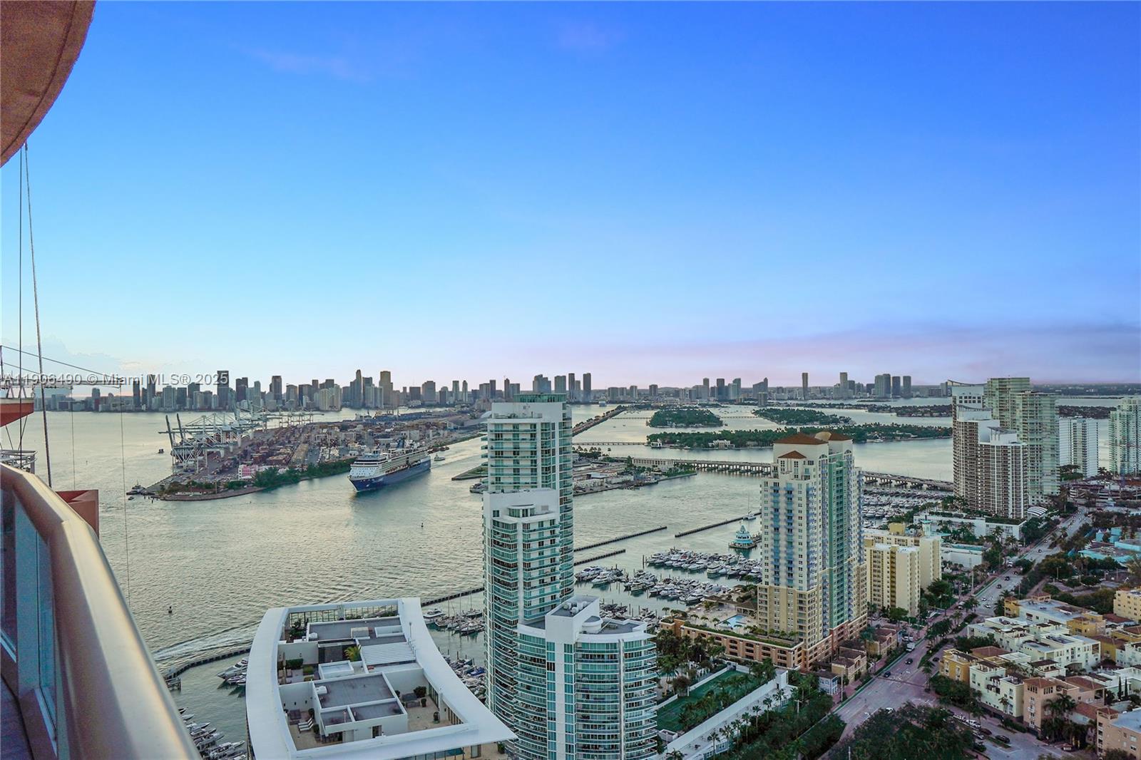 300 S Pointe Dr #4306 Miami Beach, FL 33139