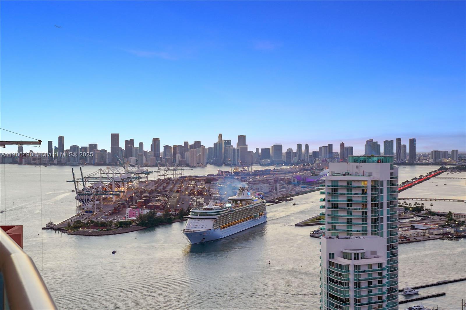 300 S Pointe Dr #4306 Miami Beach, FL 33139