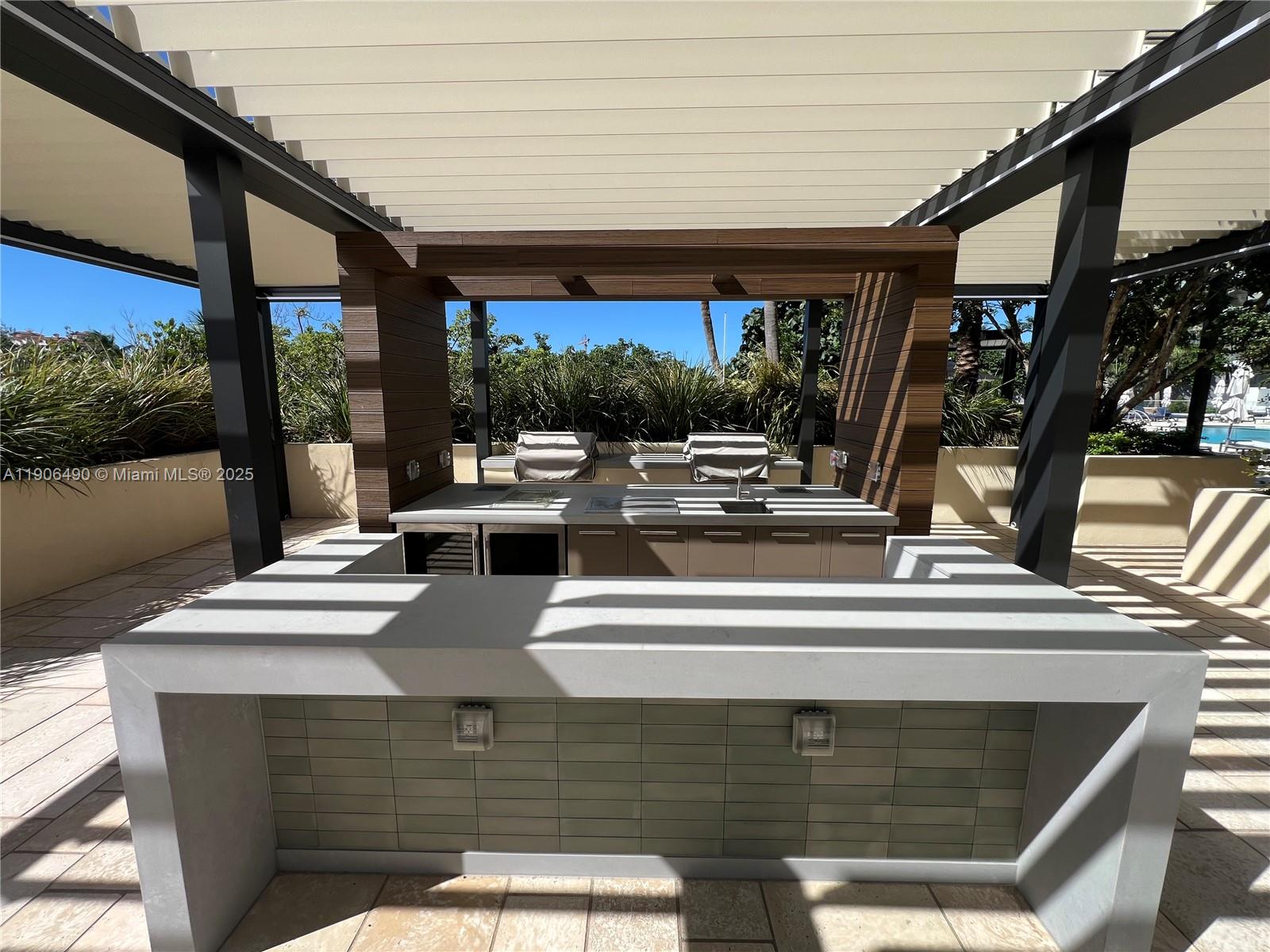 300 S Pointe Dr #4306 Miami Beach, FL 33139