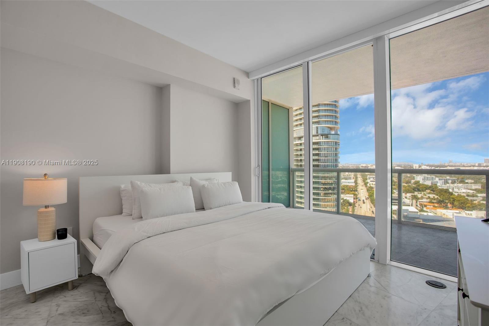 450 Alton Rd #2110 Miami Beach, FL 33139