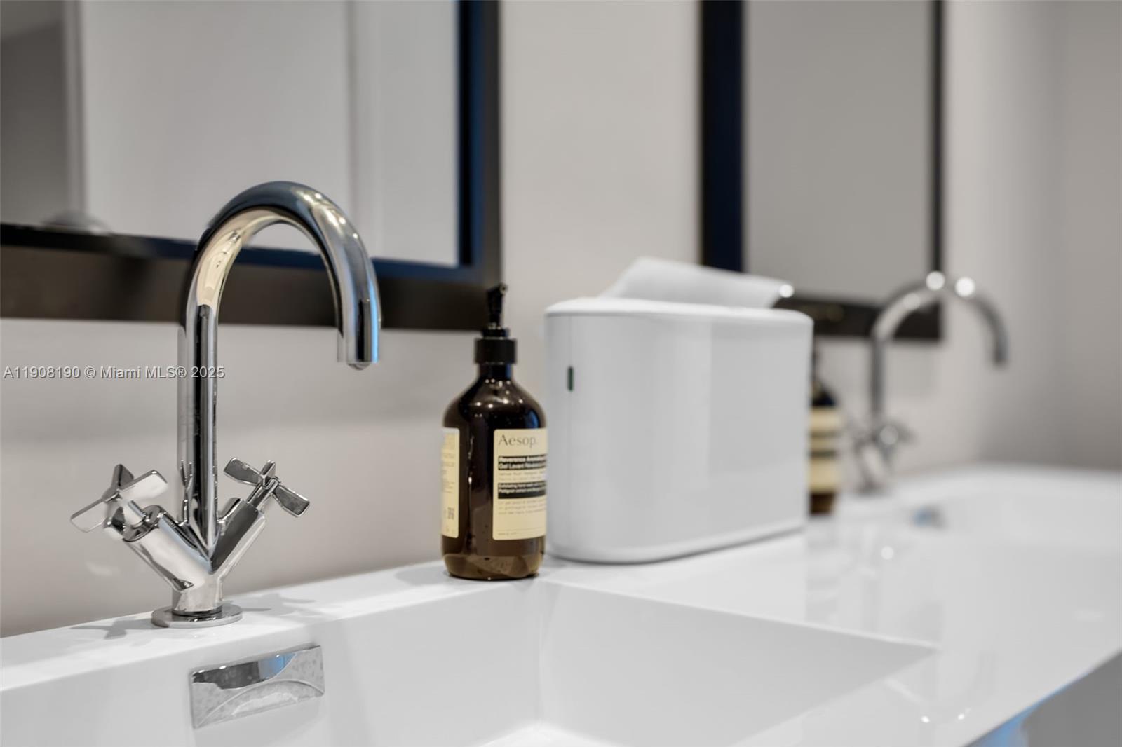 450 Alton Rd #2110 Miami Beach, FL 33139