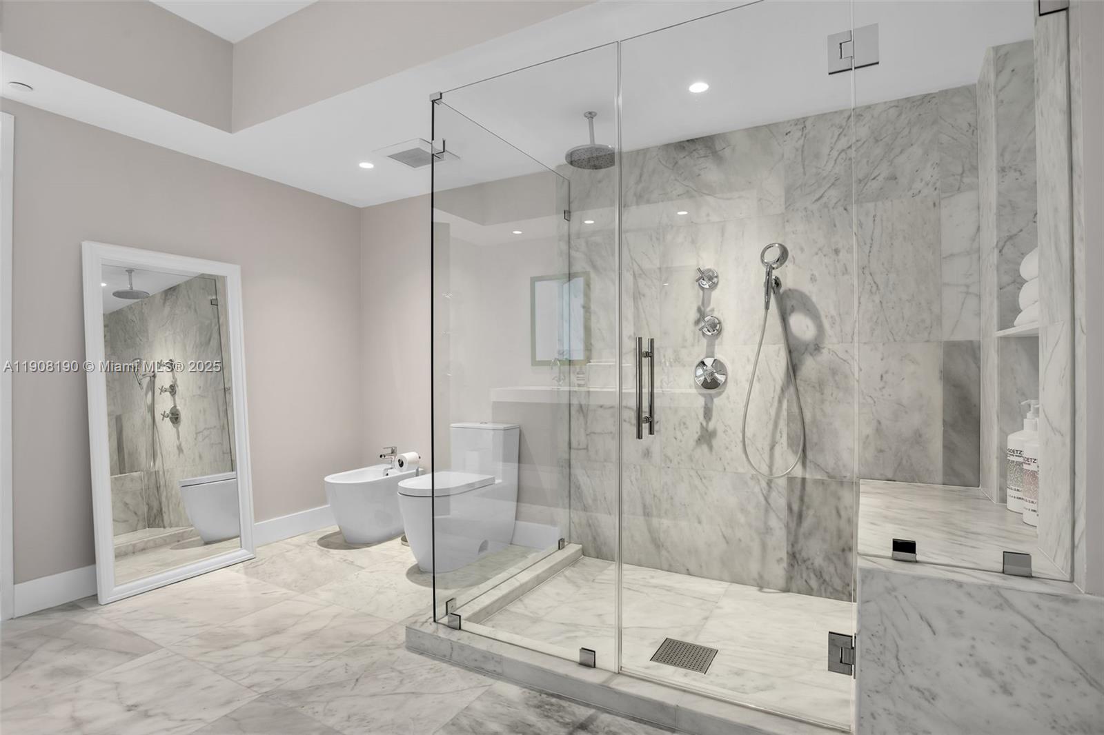 450 Alton Rd #2110 Miami Beach, FL 33139