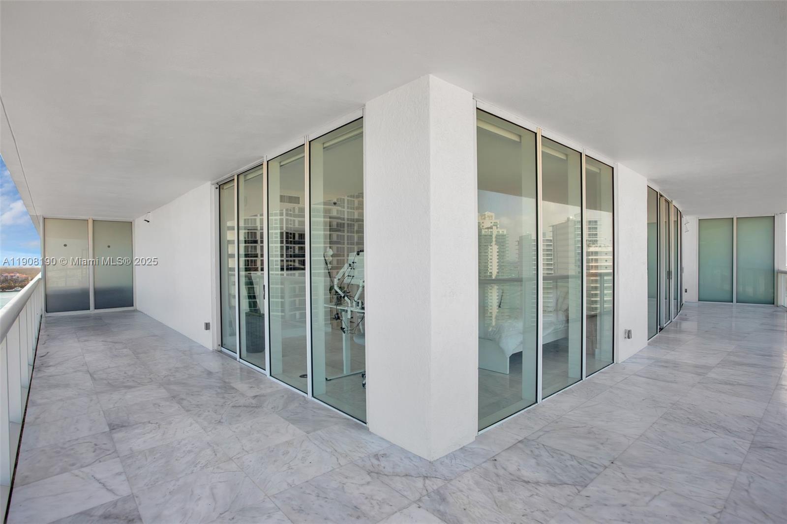 450 Alton Rd #2110 Miami Beach, FL 33139