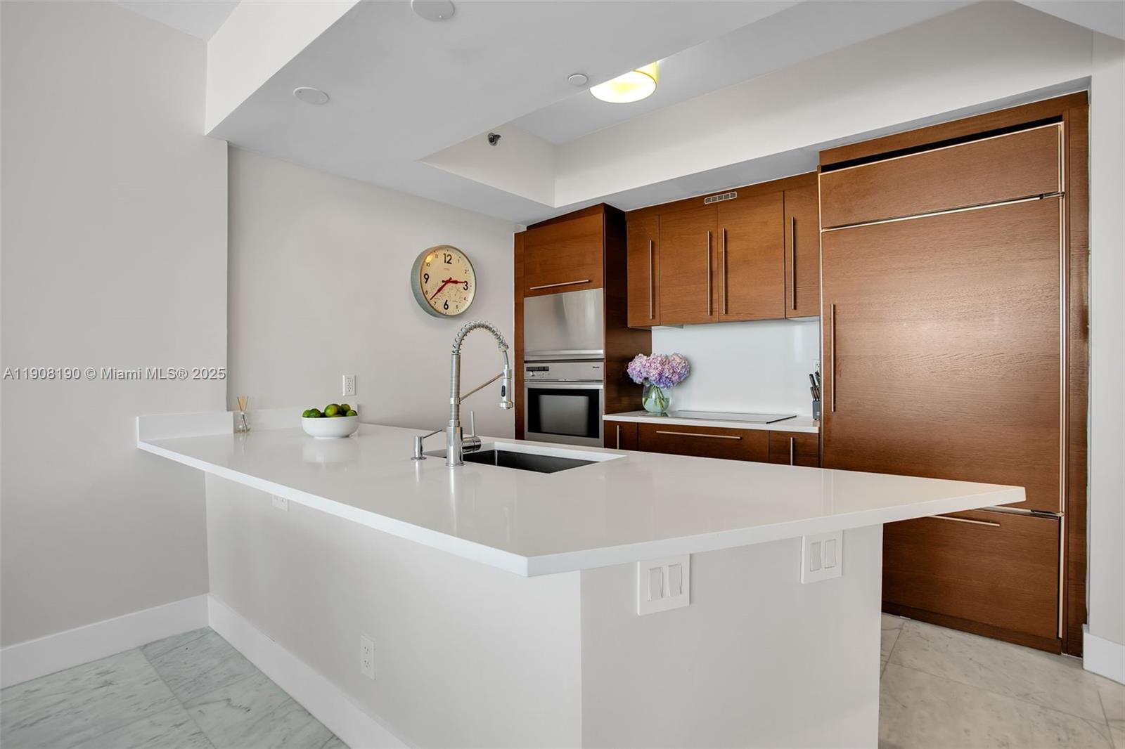 450 Alton Rd #2110 Miami Beach, FL 33139