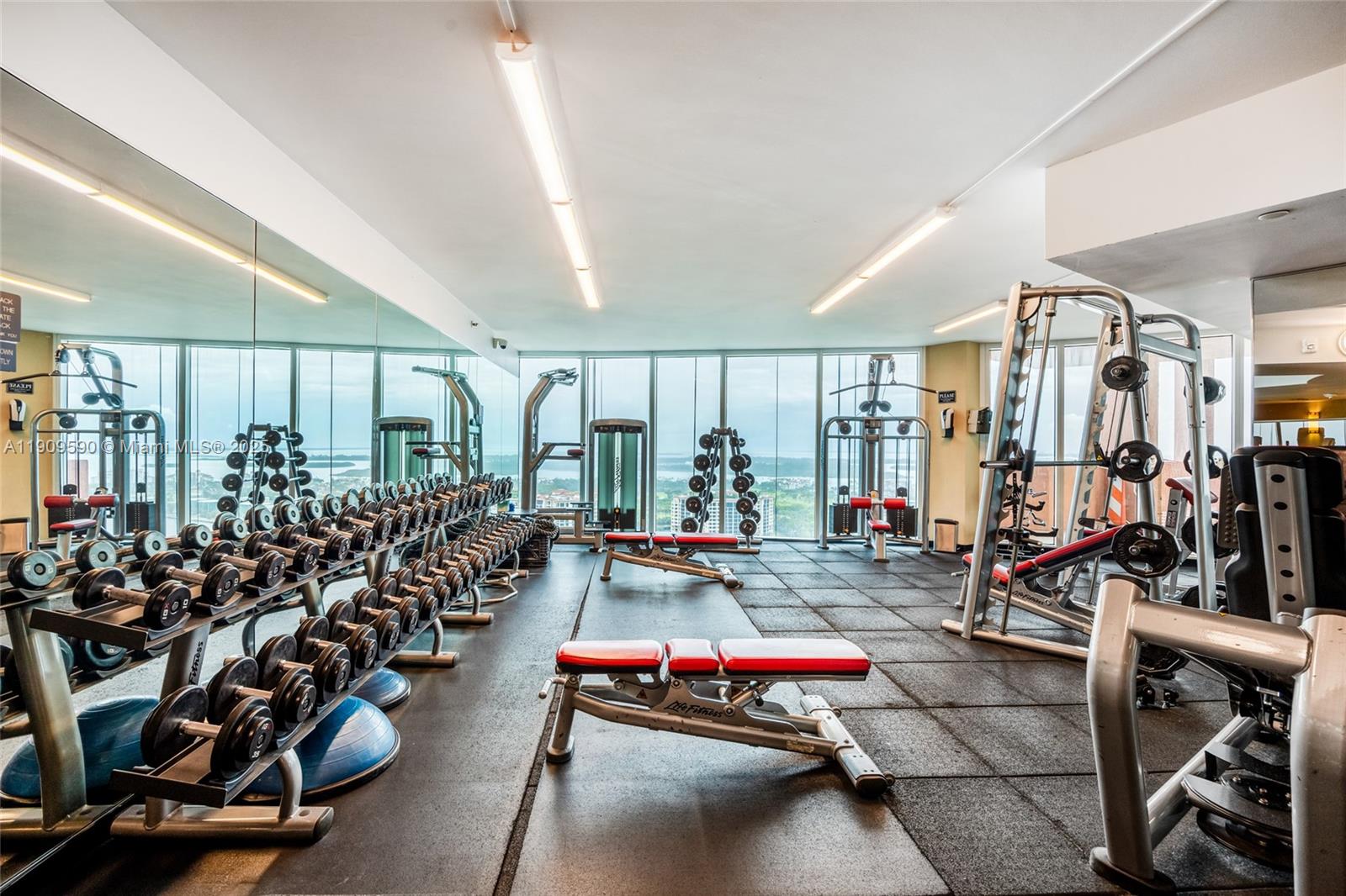 300 S Pointe Dr #3502 Miami Beach, FL 33139