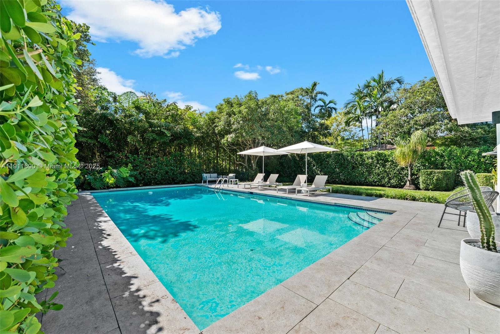 5840 SW 77th Ter South Miami, FL 33143