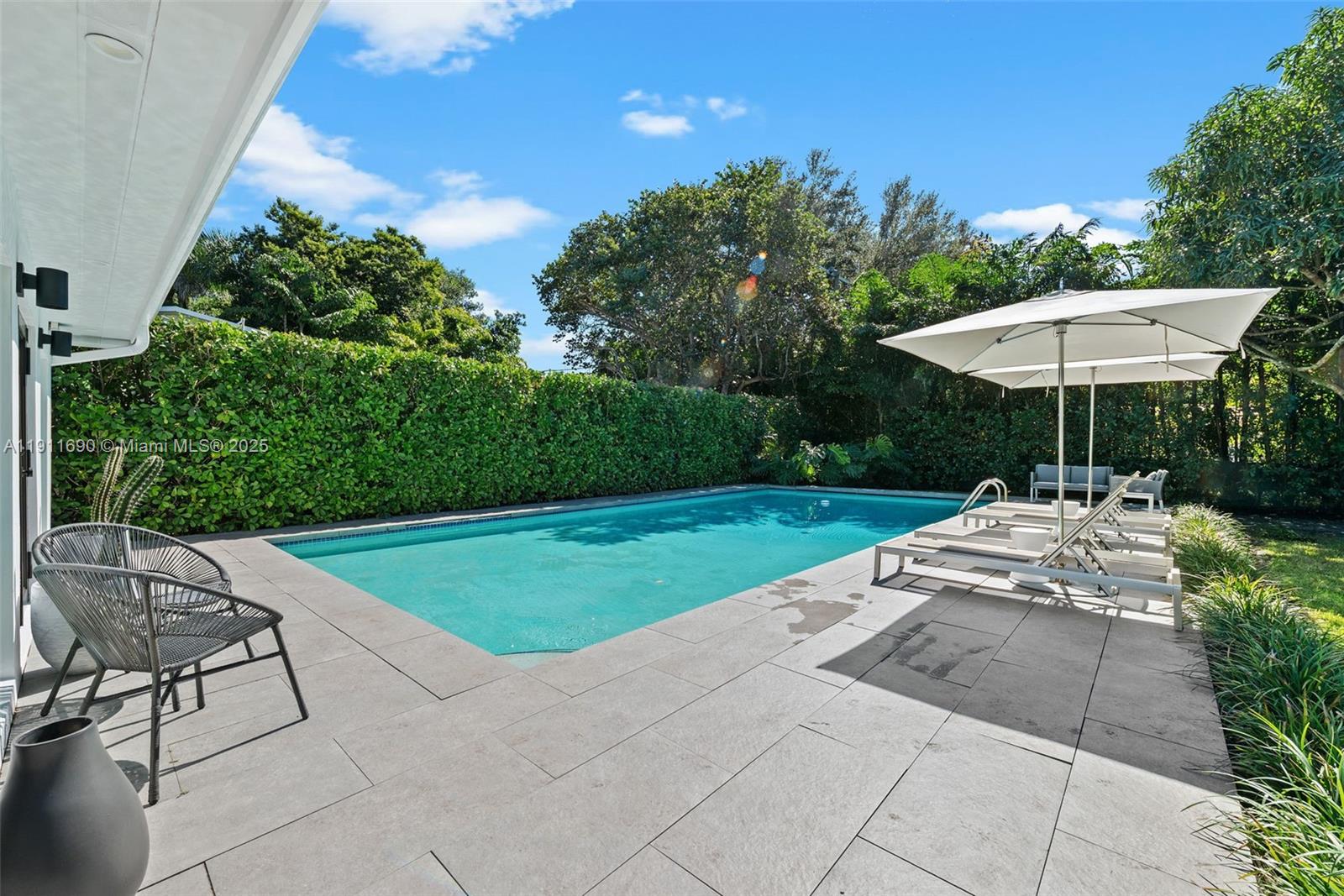 5840 SW 77th Ter South Miami, FL 33143