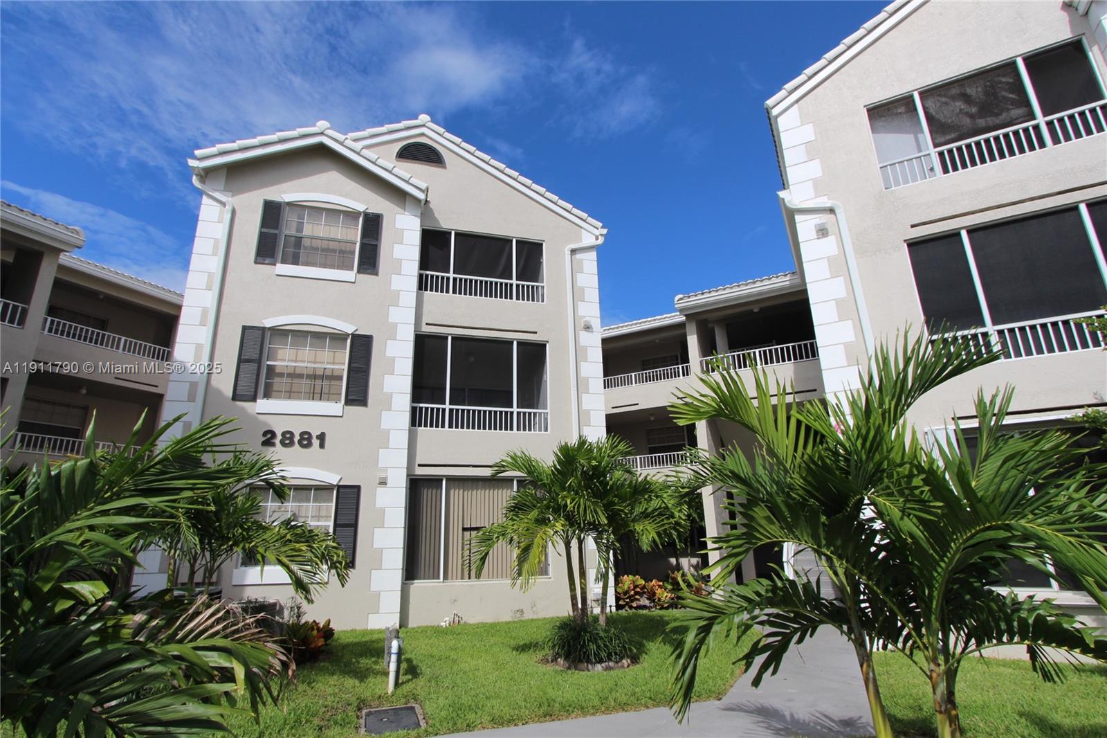 2881 N Oakland Frst Dr #306