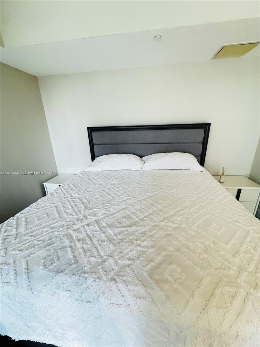 image Iconbrickell Condo No 118