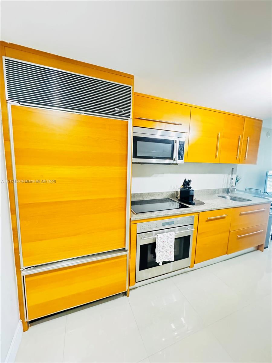 image Iconbrickell Condo No 12