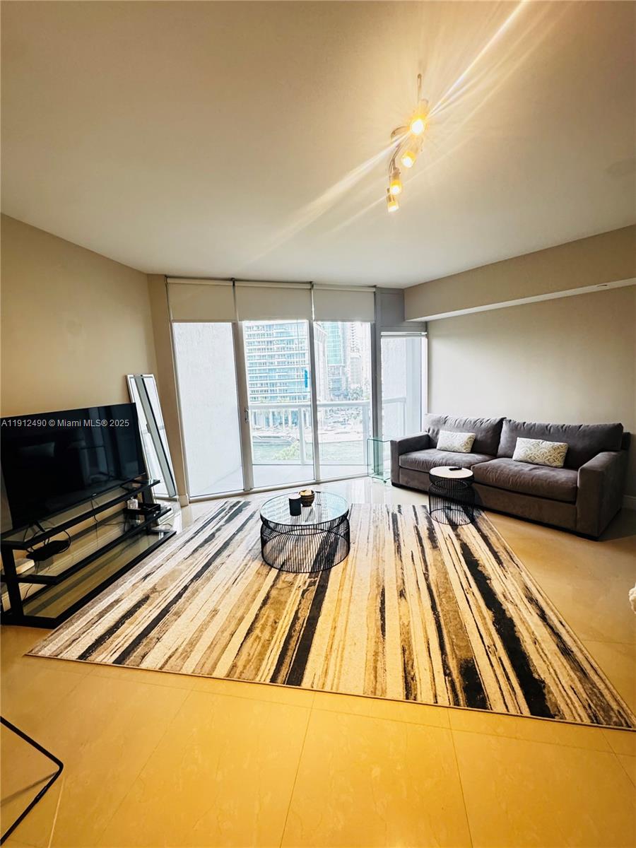 image Iconbrickell Condo No 14