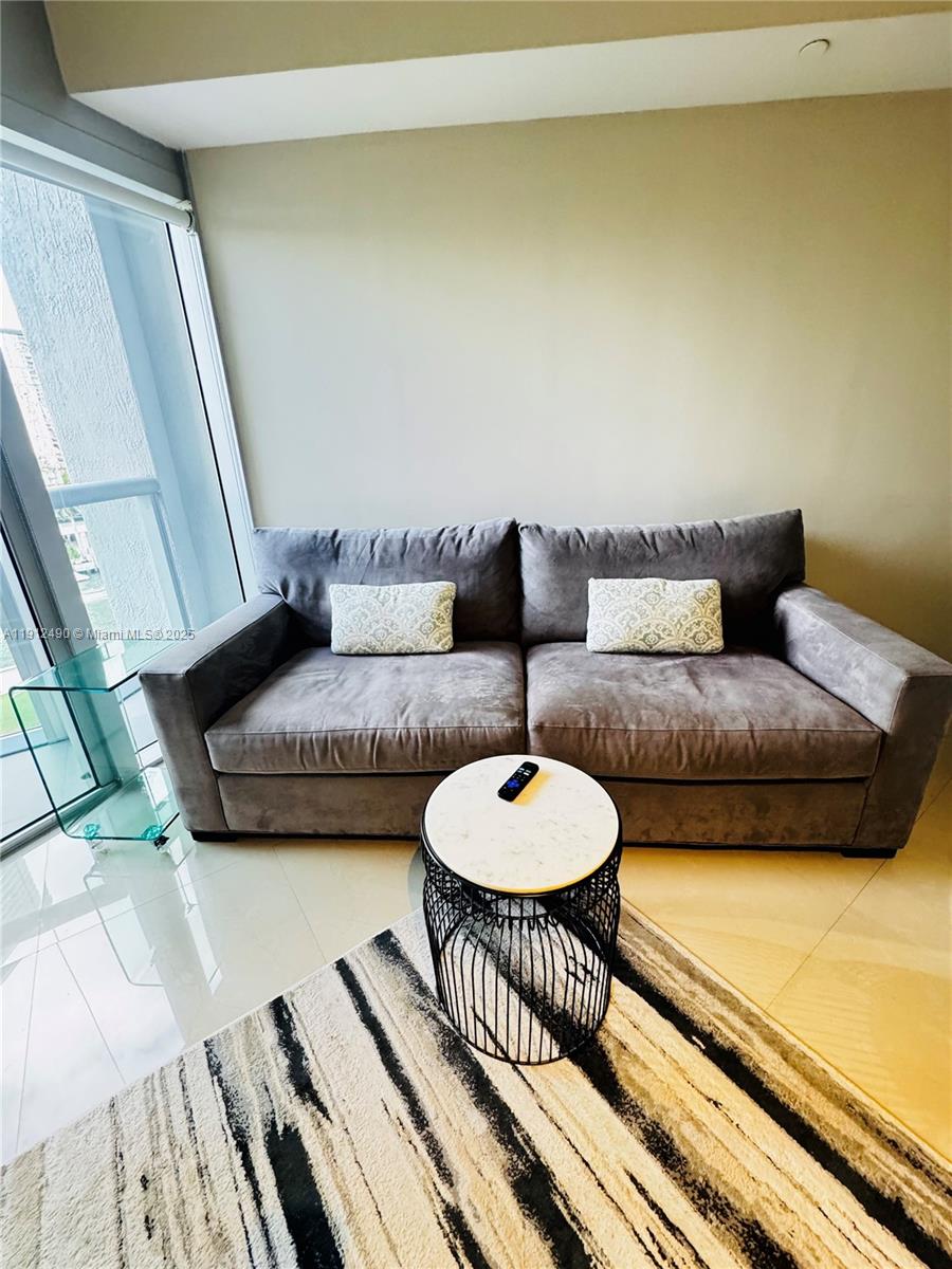 image Iconbrickell Condo No 15