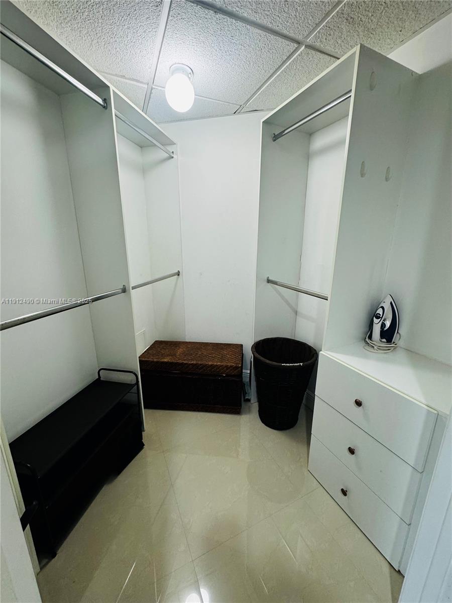 image Iconbrickell Condo No 17