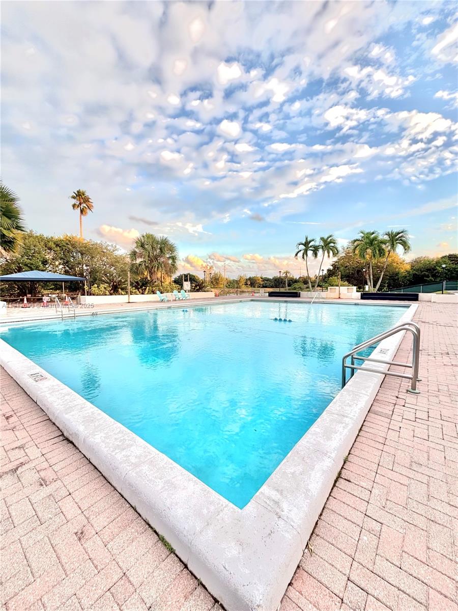 4160 Inverrary Dr #204