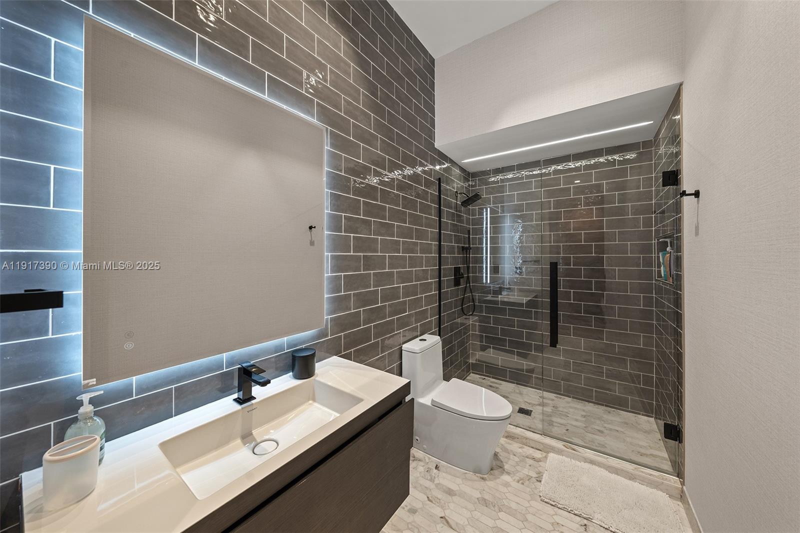 900 Washington St Hollywood, FL 33019