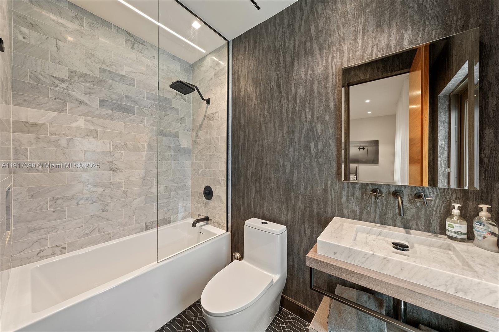 900 Washington St Hollywood, FL 33019