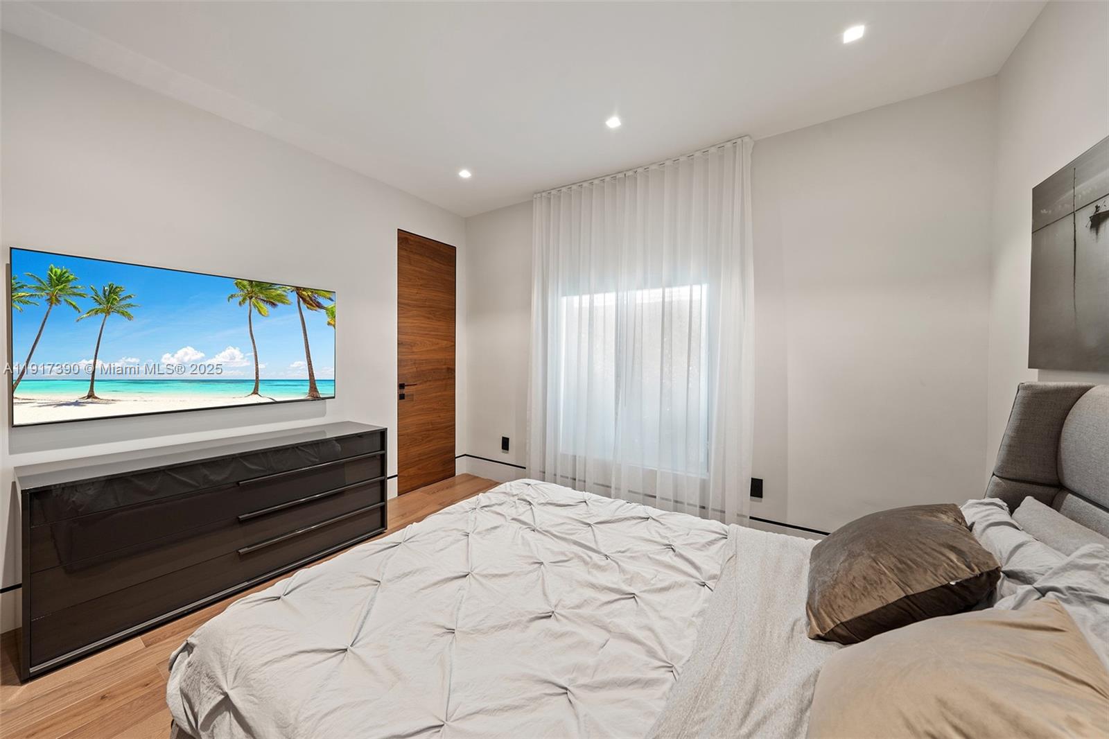 900 Washington St Hollywood, FL 33019