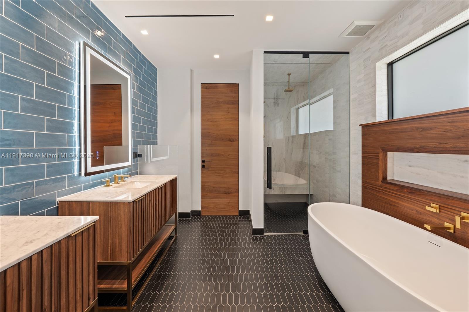 900 Washington St Hollywood, FL 33019