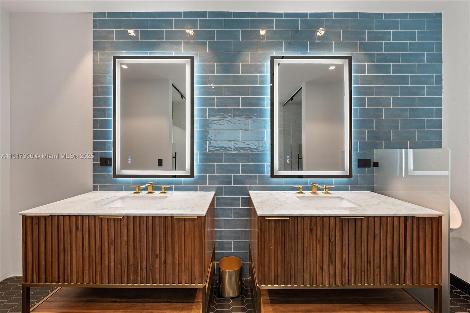 900 Washington St Hollywood, FL 33019