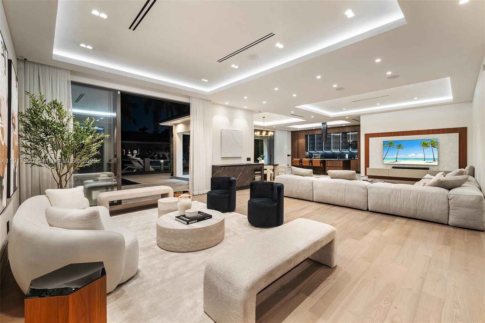 900 Washington St Hollywood, FL 33019