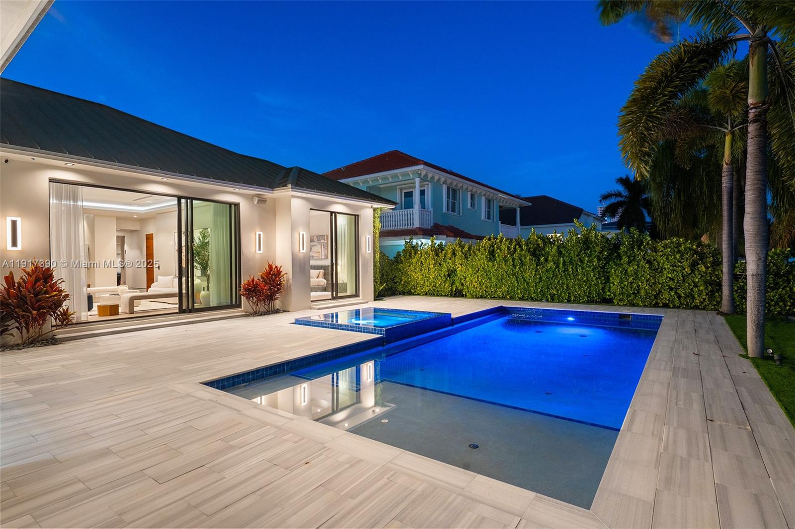 900 Washington St Hollywood, FL 33019