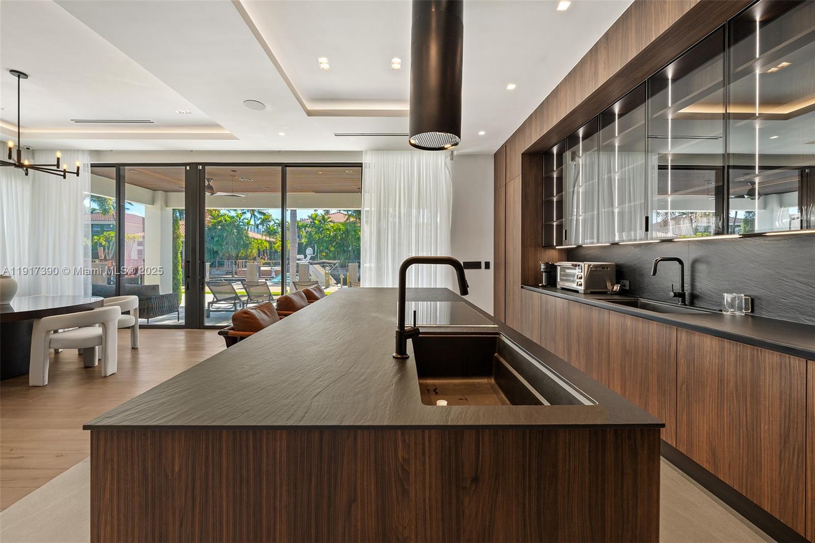 900 Washington St Hollywood, FL 33019