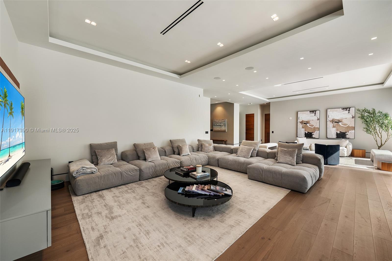 900 Washington St Hollywood, FL 33019