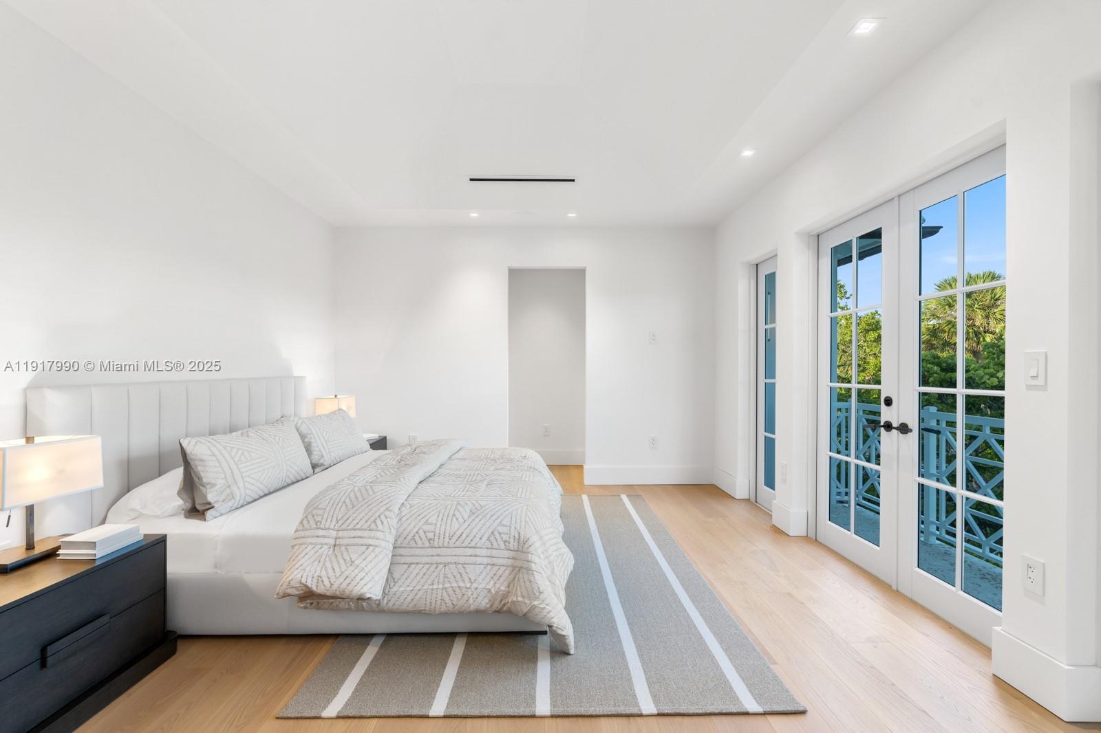 2219 Ibis Isle Rd E Palm Beach, FL 33480