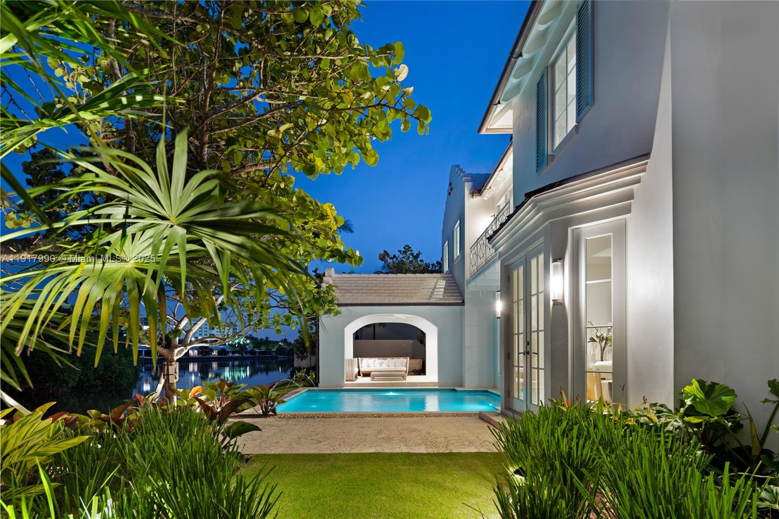 2219 Ibis Isle Rd E Palm Beach, FL 33480