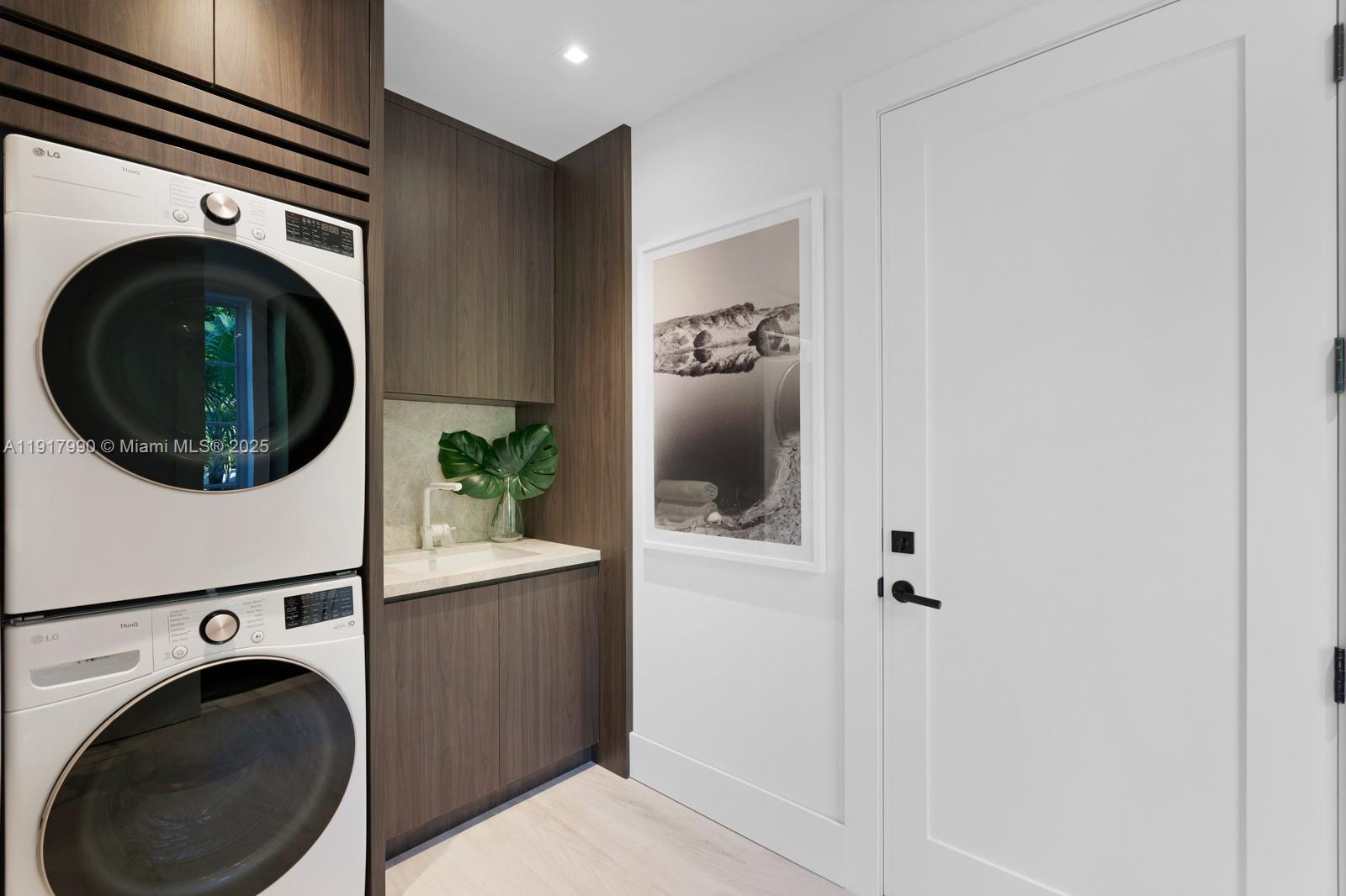 2219 Ibis Isle Rd E Palm Beach, FL 33480