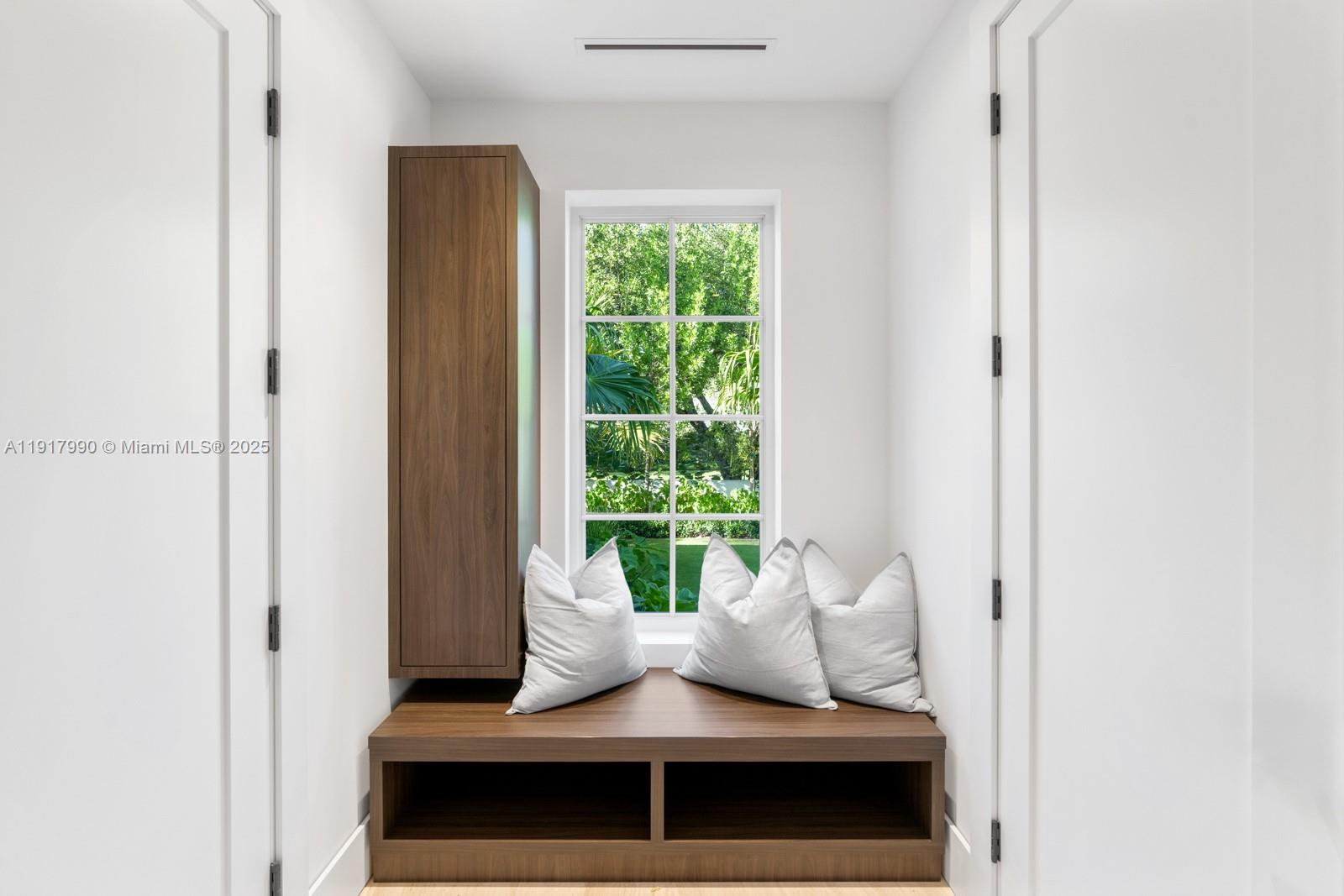 2219 Ibis Isle Rd E Palm Beach, FL 33480